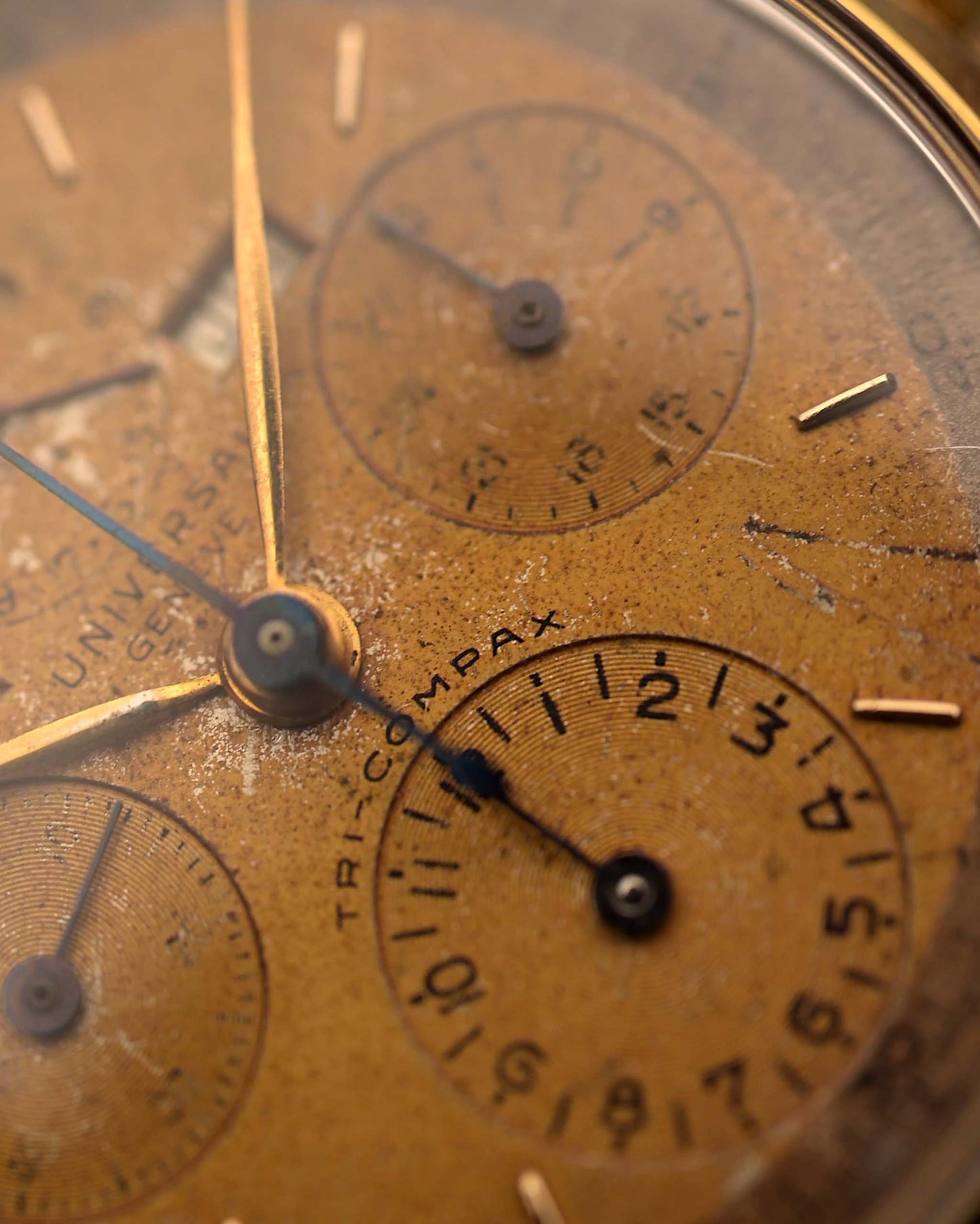 Universal Geneve 12554 Tri Compax 18k 1940s