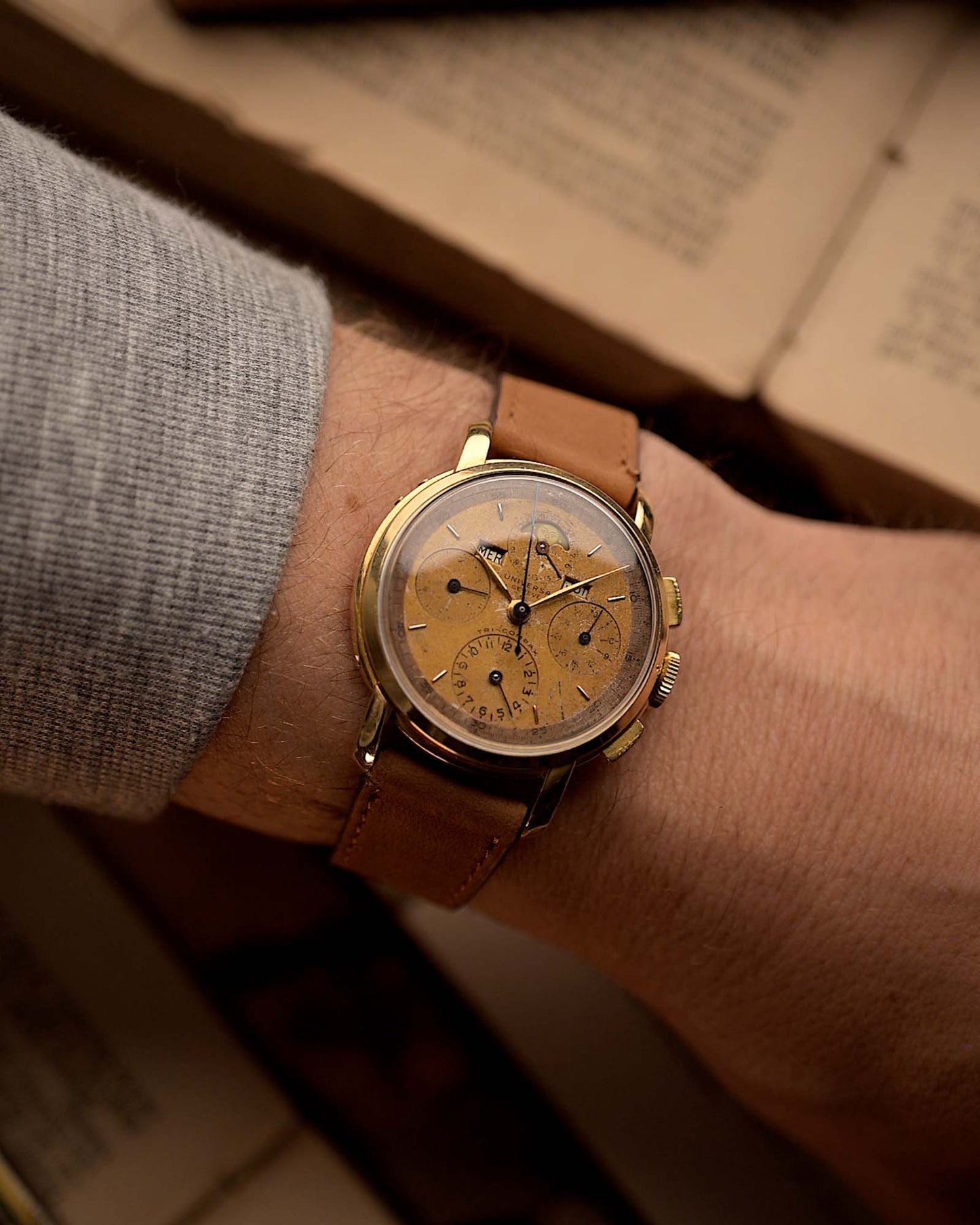 Universal Geneve 12554 Tri Compax 18k 1940s